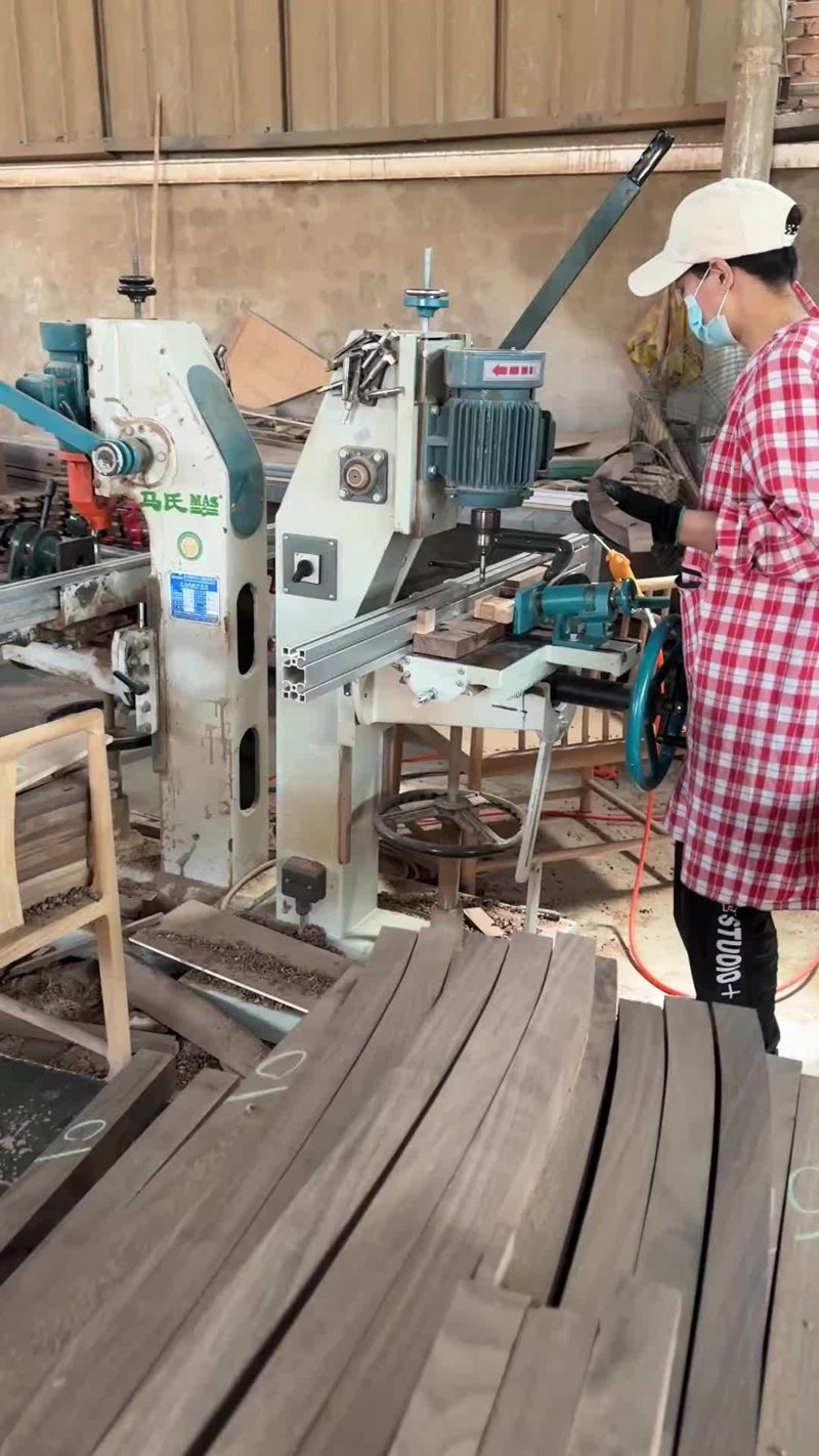 办公空间的艺术：定制化家具引领高效工作时代